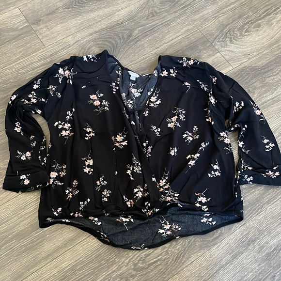 American Eagle Outfitters Tops - American Eagle plus size 2XL cute Top!!!